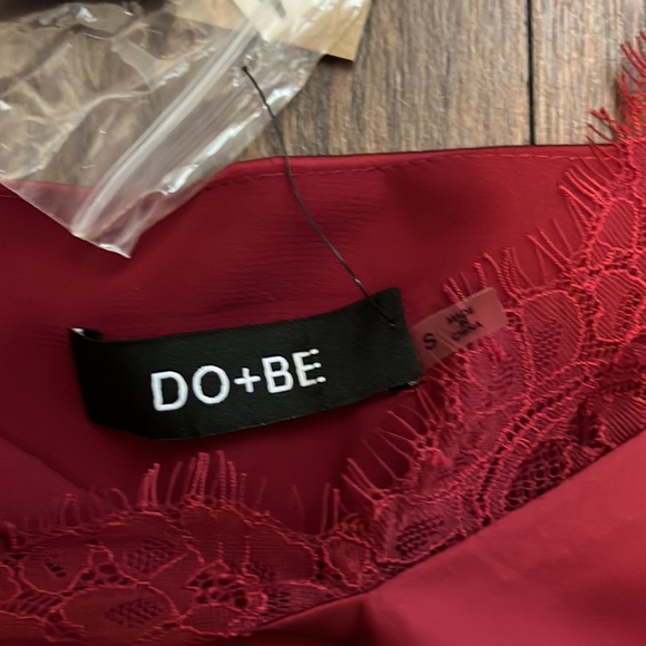 Do + Be off the shoulder lace contrast satin top with mask Marsala color - Picture 6 of 8